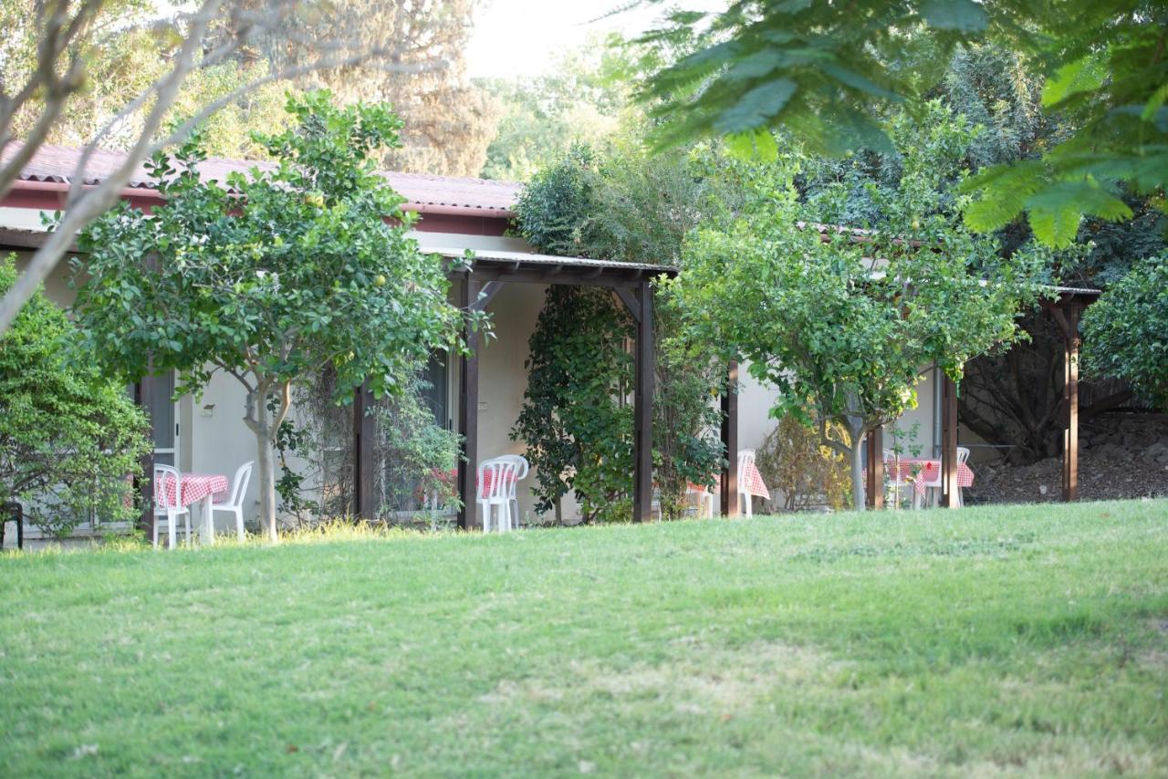 Kibbutz Tiratzvi - Country Lodging Tirat Zevi Exterior foto